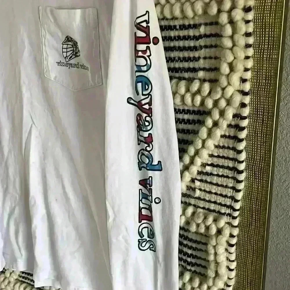 Vineyard vines LAX - Picture 2 of 6